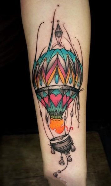 9张好看的彩色热气球纹身图片