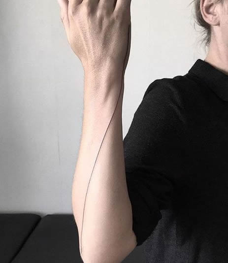 简洁利落的一条线纹身图片9张