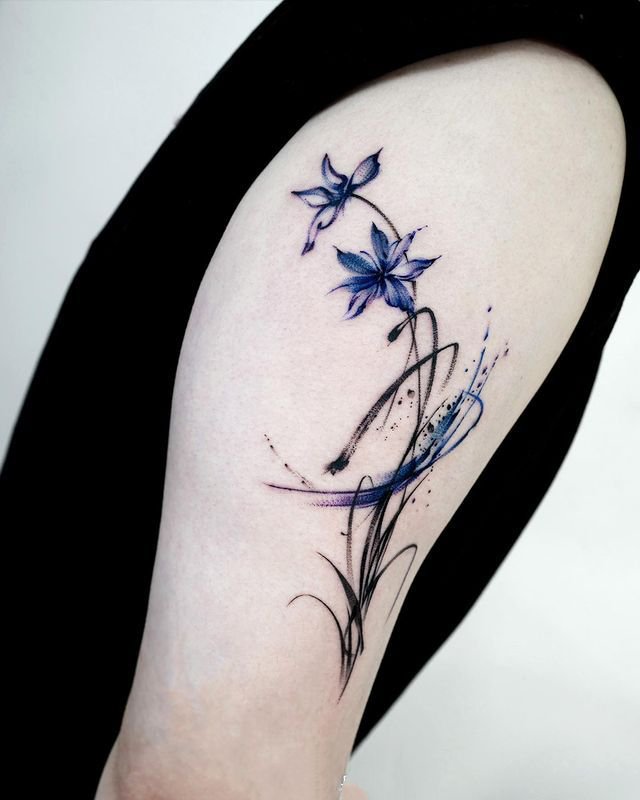 9张好看的水墨花卉纹身图片