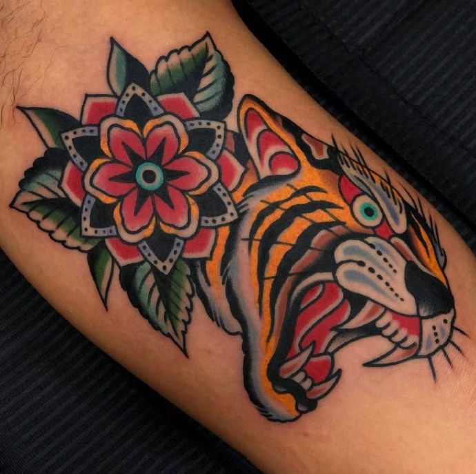 一组复古红为主题的oldschool纹身图片