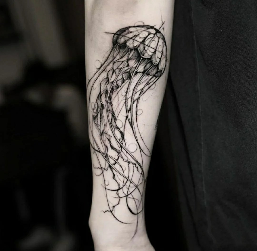 一组承载着记忆与信仰的速写纹身图片