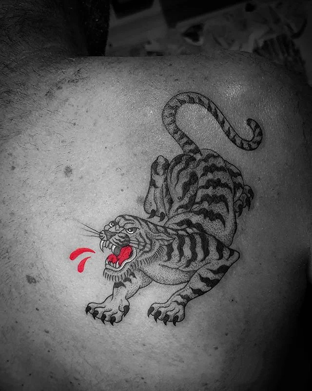 很有质感的一组点刺纹身图片