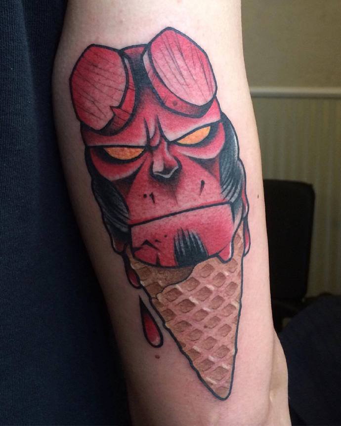 适合大臂上的9张newschool纹身图片