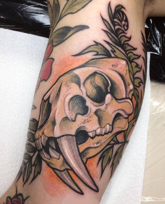 适合大臂上的9张newschool纹身图片