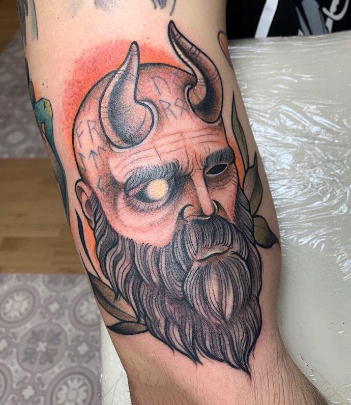 适合大臂上的9张newschool纹身图片