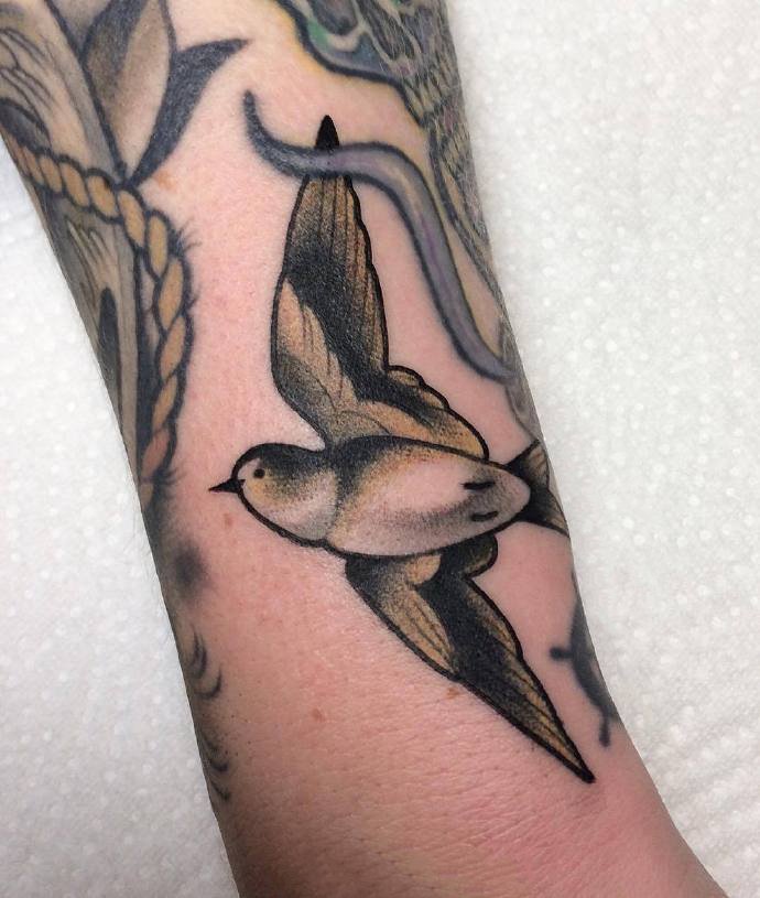 适合大臂上的9张newschool纹身图片