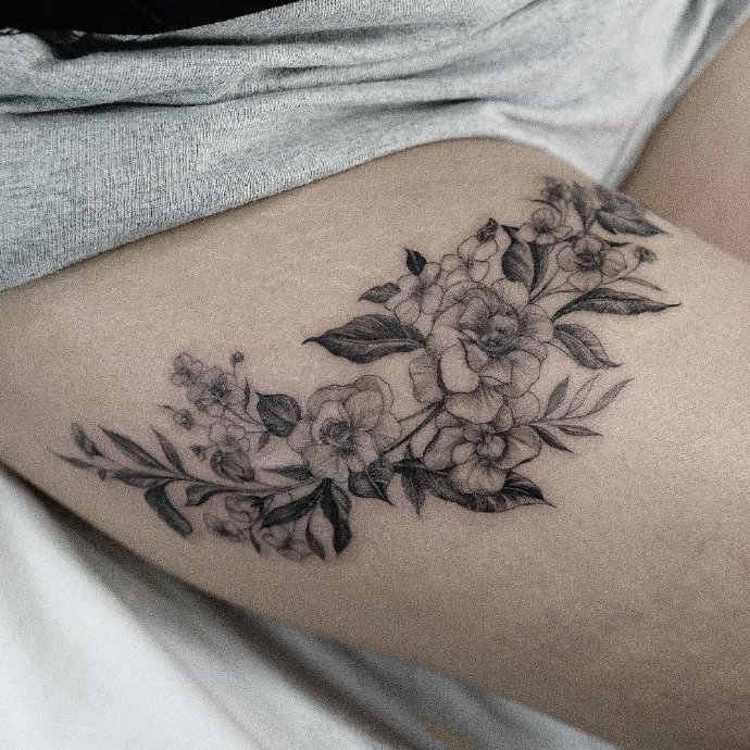 一组小清新的黑灰色花卉纹身图片