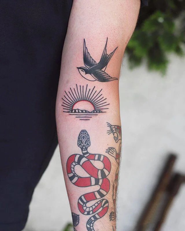 9张彩色的闪耀太阳纹身图片