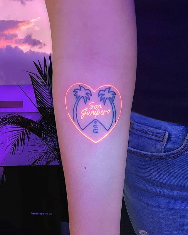 9张美丽特别的荧光纹身图片