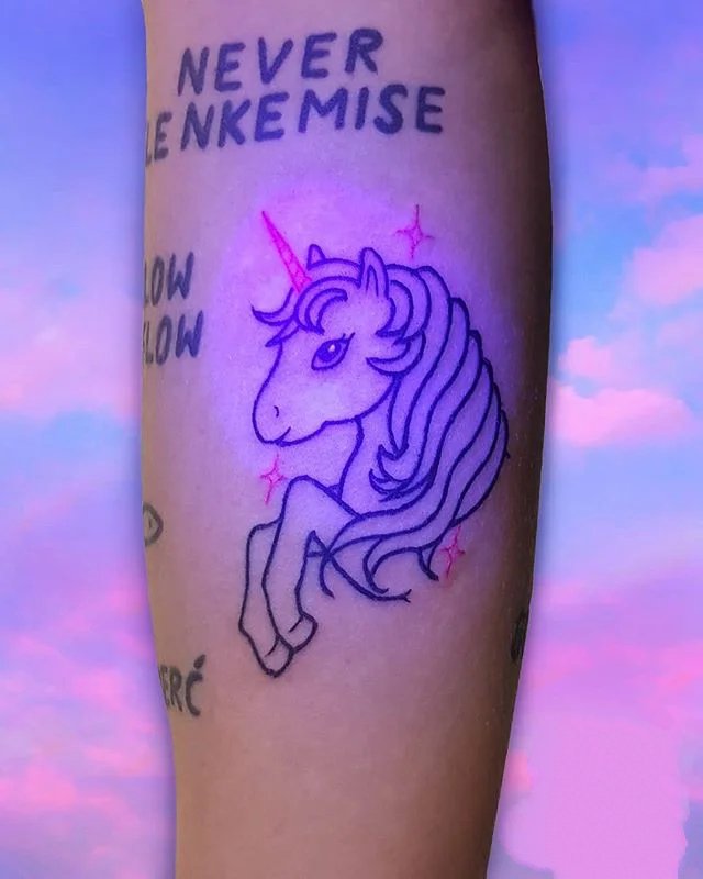 9张美丽特别的荧光纹身图片