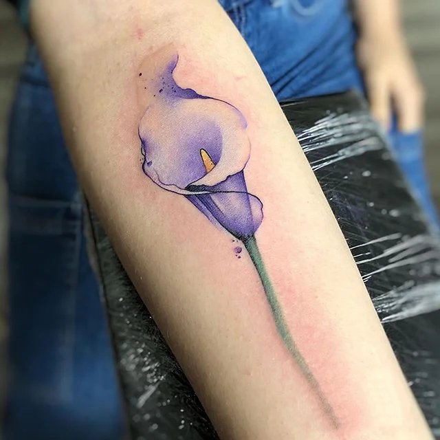 一组不同品种的彩色花卉纹身图片