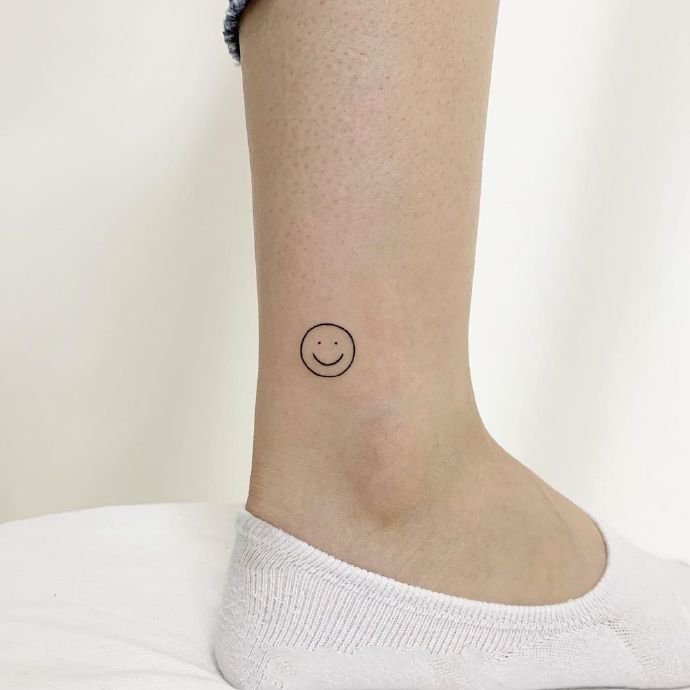 女生脚踝位置的小清新纹身图片9张