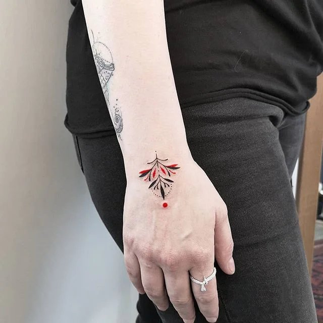 简单中带点复杂的小图案纹身图片9张