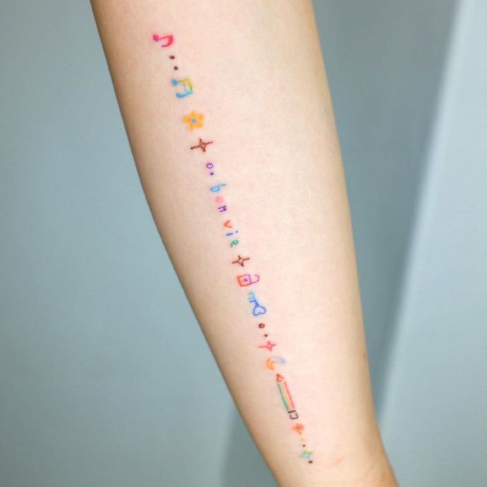 成串的女生小清新纹身图片9张