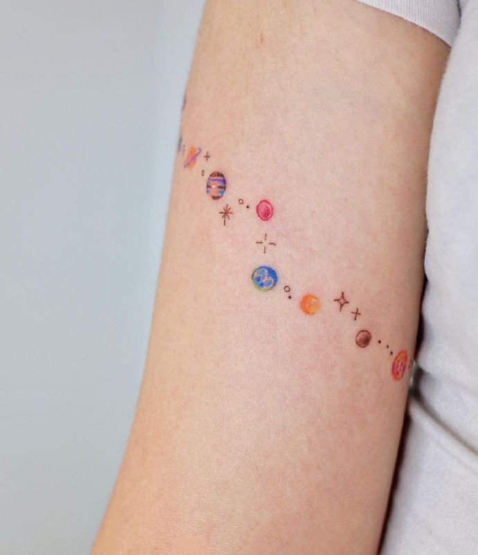 成串的女生小清新纹身图片9张