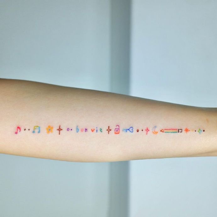 成串的女生小清新纹身图片9张