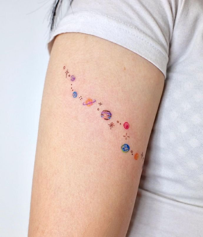 成串的女生小清新纹身图片9张