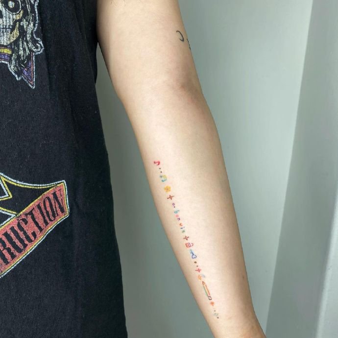 成串的女生小清新纹身图片9张