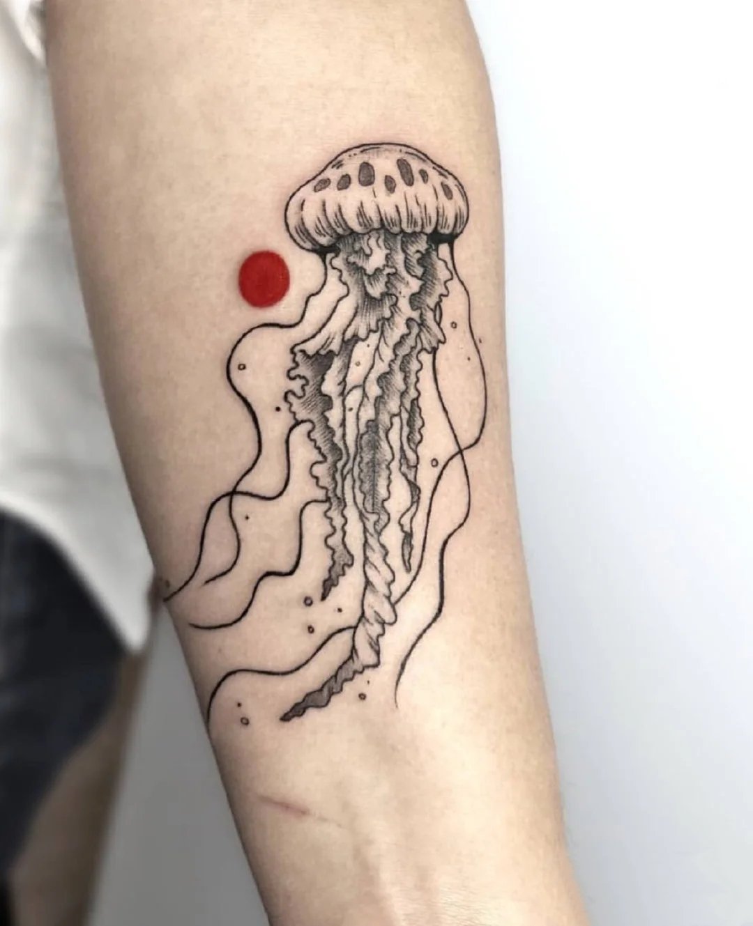 以红色为点缀的一组好看纹身图片