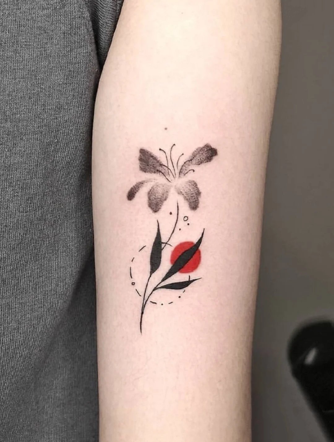 以红色为点缀的一组好看纹身图片