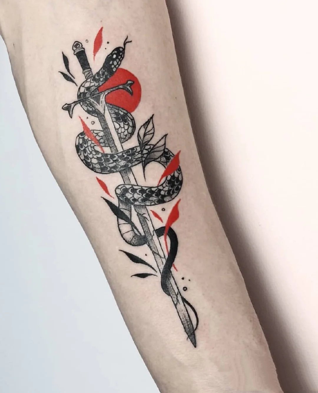 以红色为点缀的一组好看纹身图片