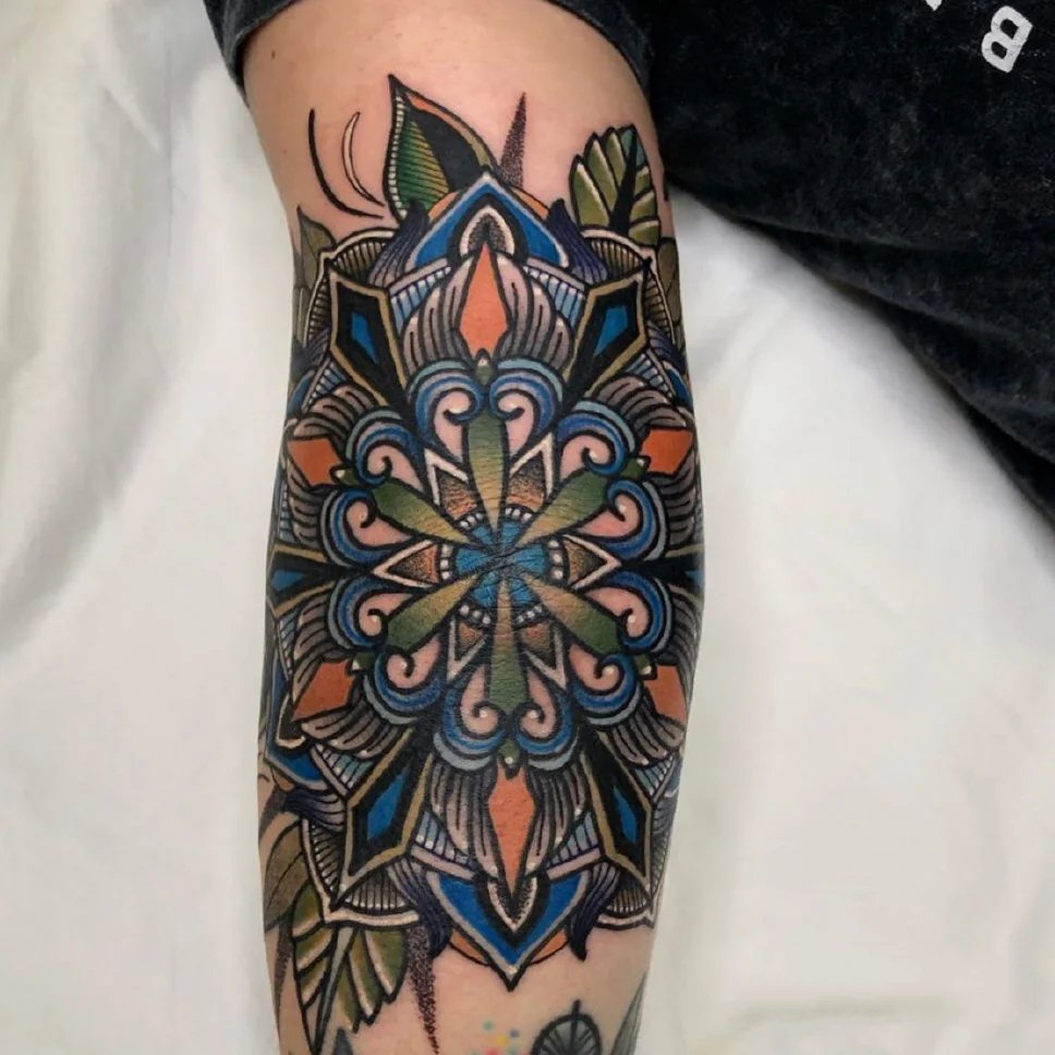 9张色系独特的梵花纹身图片