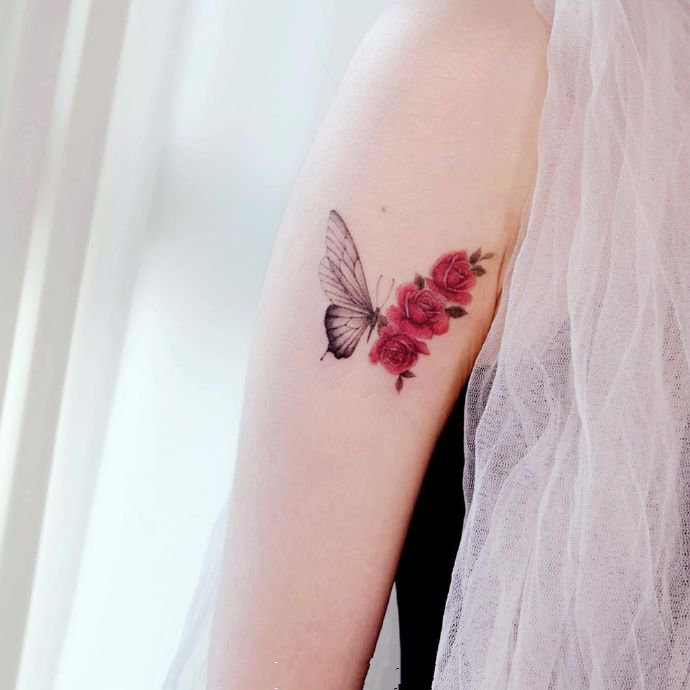 手肘上的一组小清新花卉纹身图片