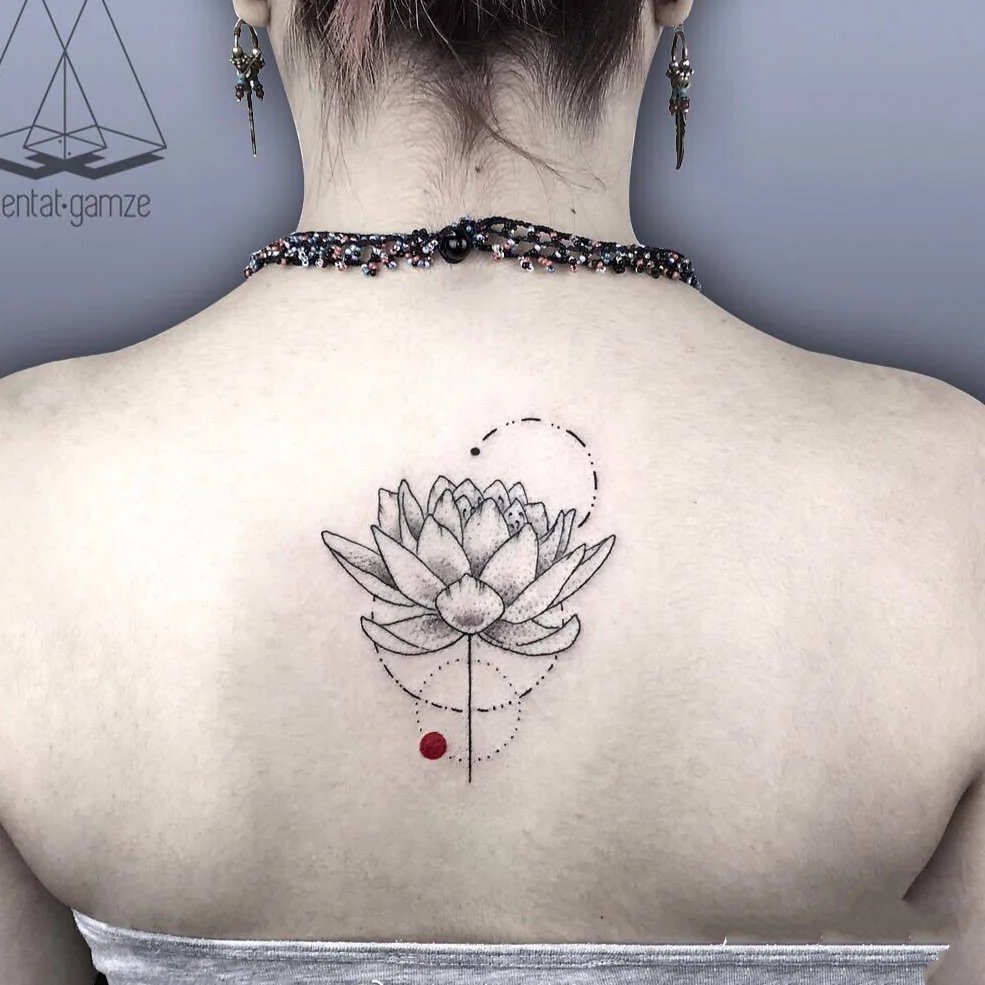 9张红红太阳点缀的素雅纹身图片