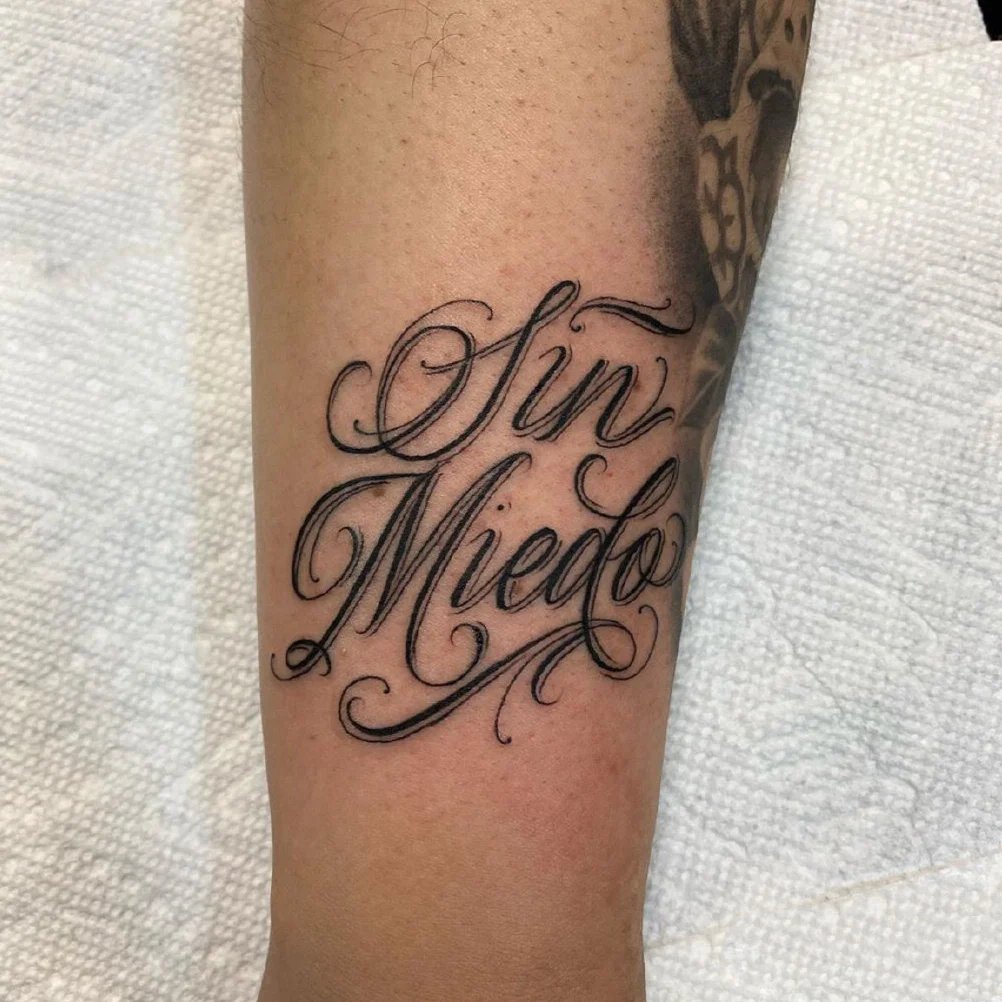 一组低调好看的字母纹身图片