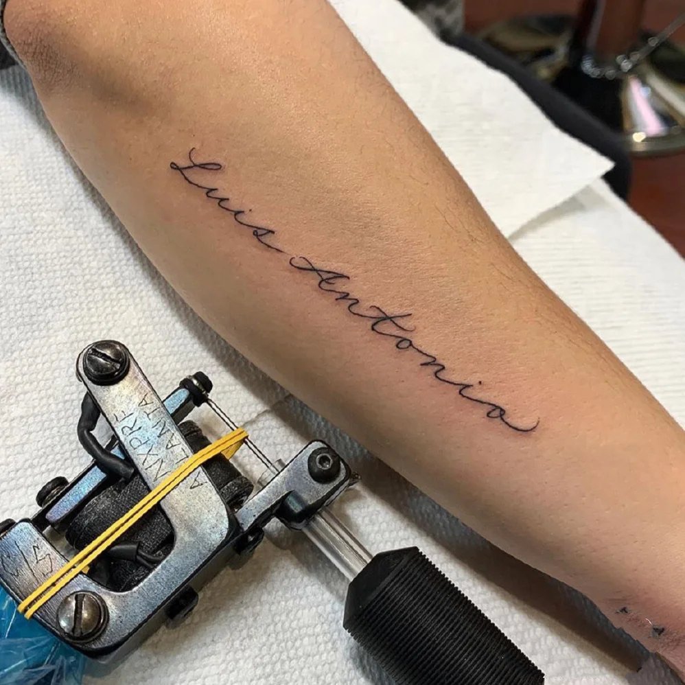 一组低调好看的字母纹身图片