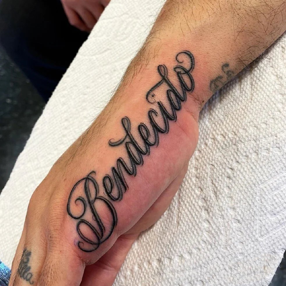 一组低调好看的字母纹身图片