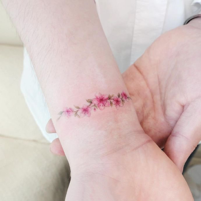 漂亮小姐姐必入的一组小清新花卉纹身图片