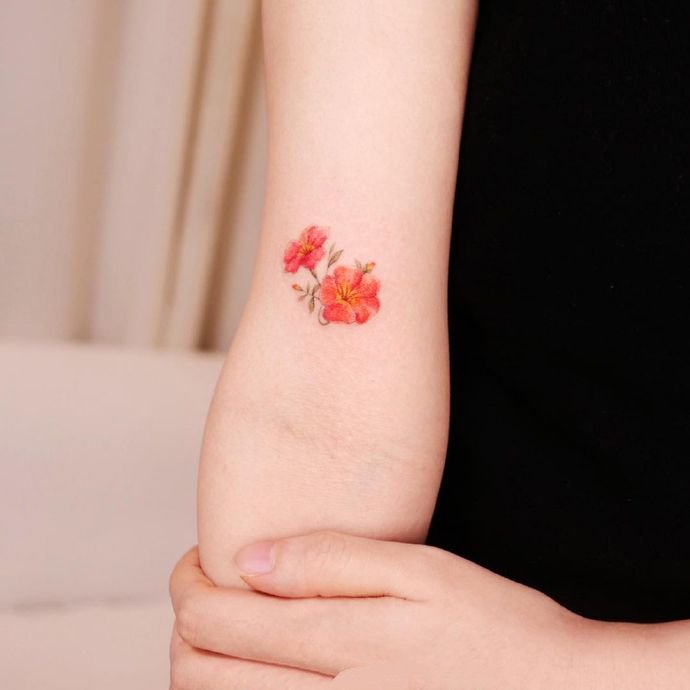 性感女人最爱的红色系花卉纹身图片9张