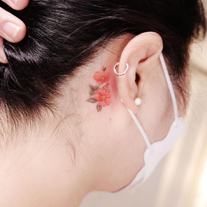 性感女人最爱的红色系花卉纹身图片9张