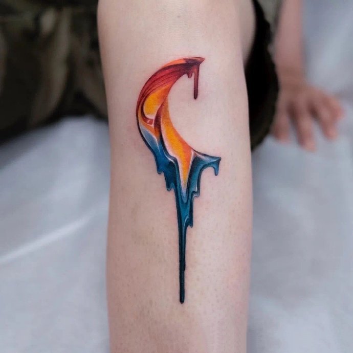 一组精致的彩色小图案纹身图片