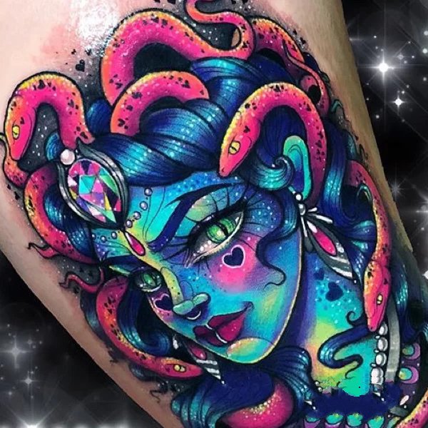 绚丽耀眼的9张重彩纹身图片
