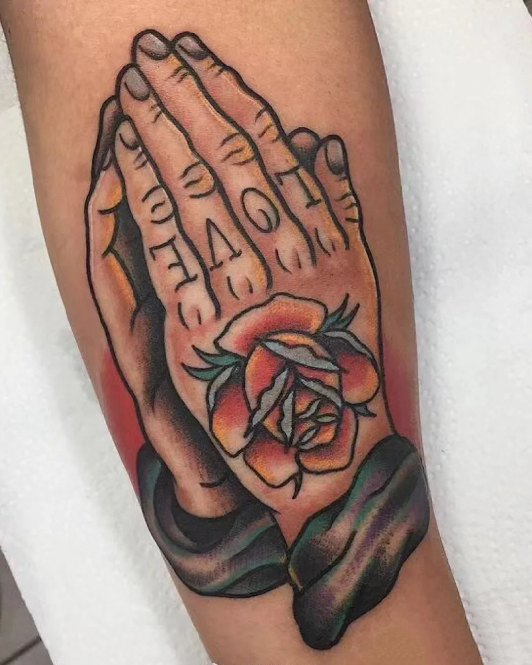 school风的9张祈祷之手纹身图片