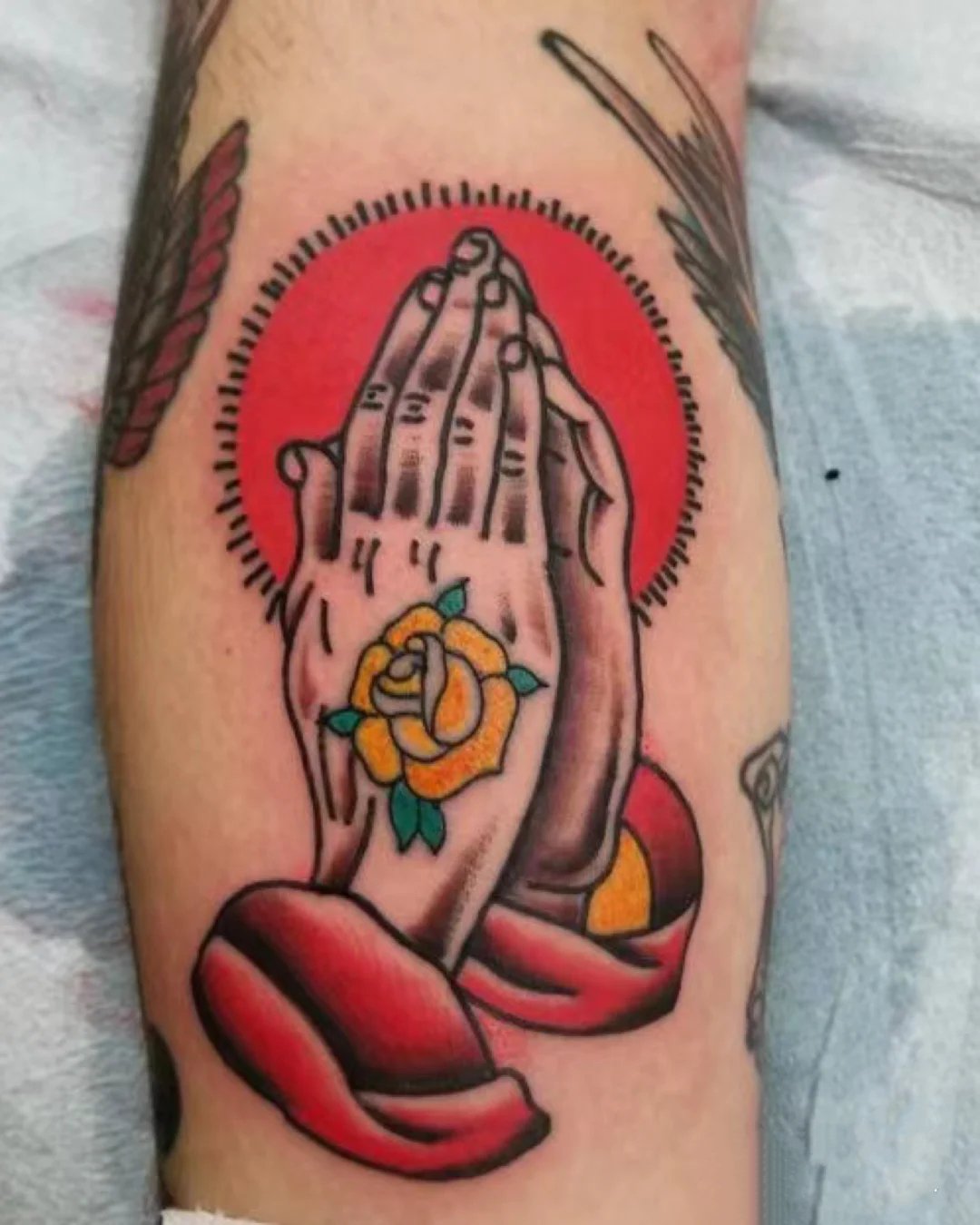 school风的9张祈祷之手纹身图片