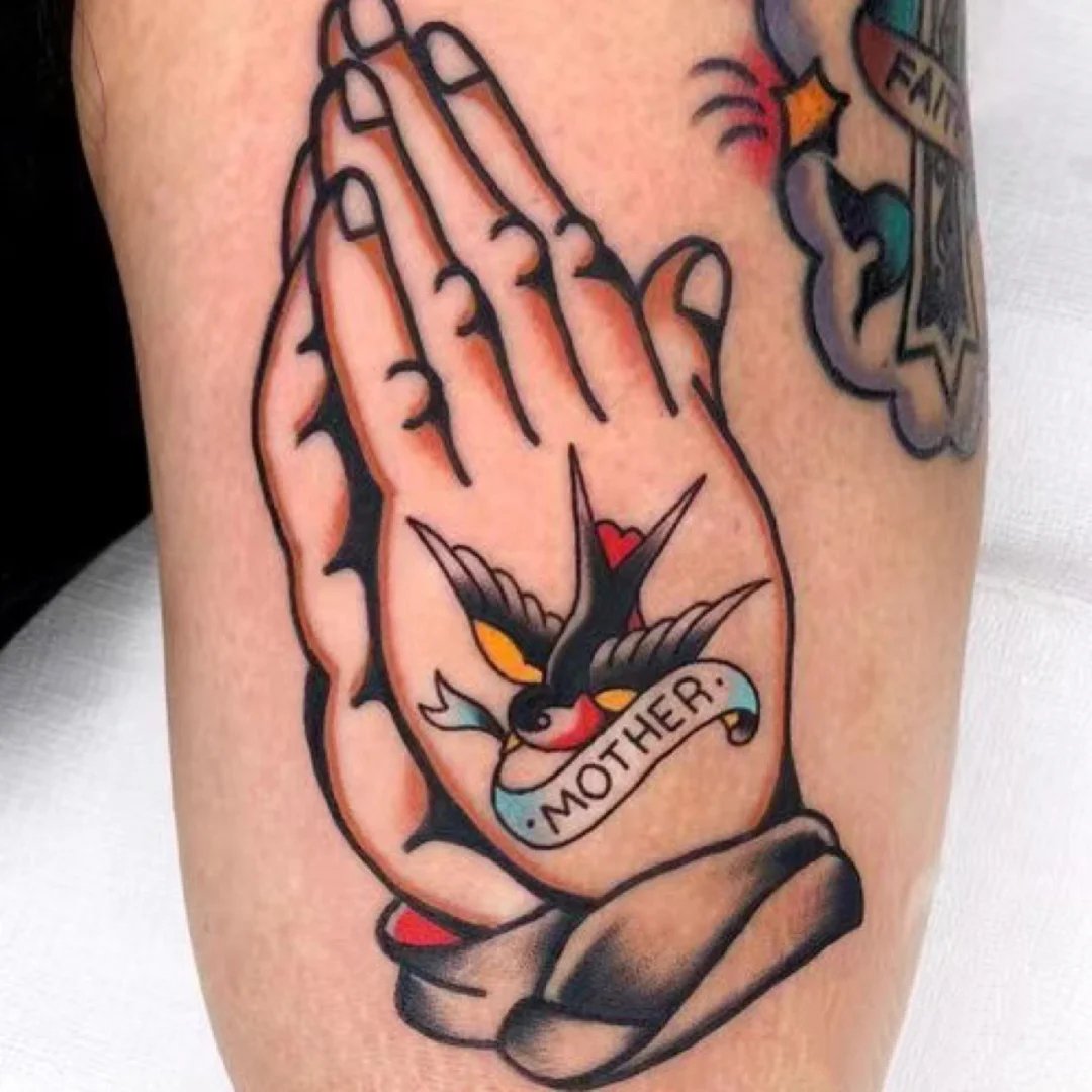 school风的9张祈祷之手纹身图片