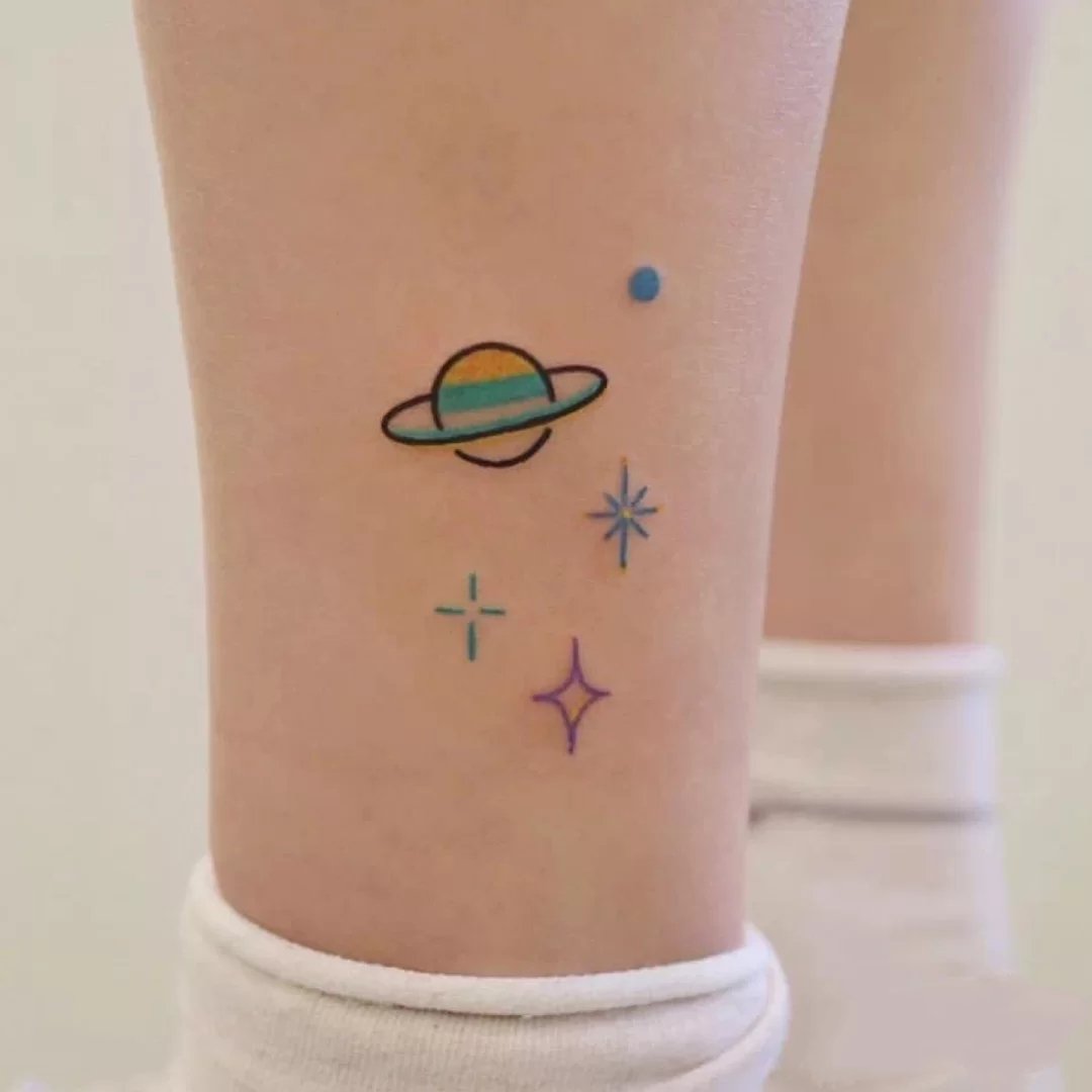 适合童真女生的9张彩色清新纹身图片