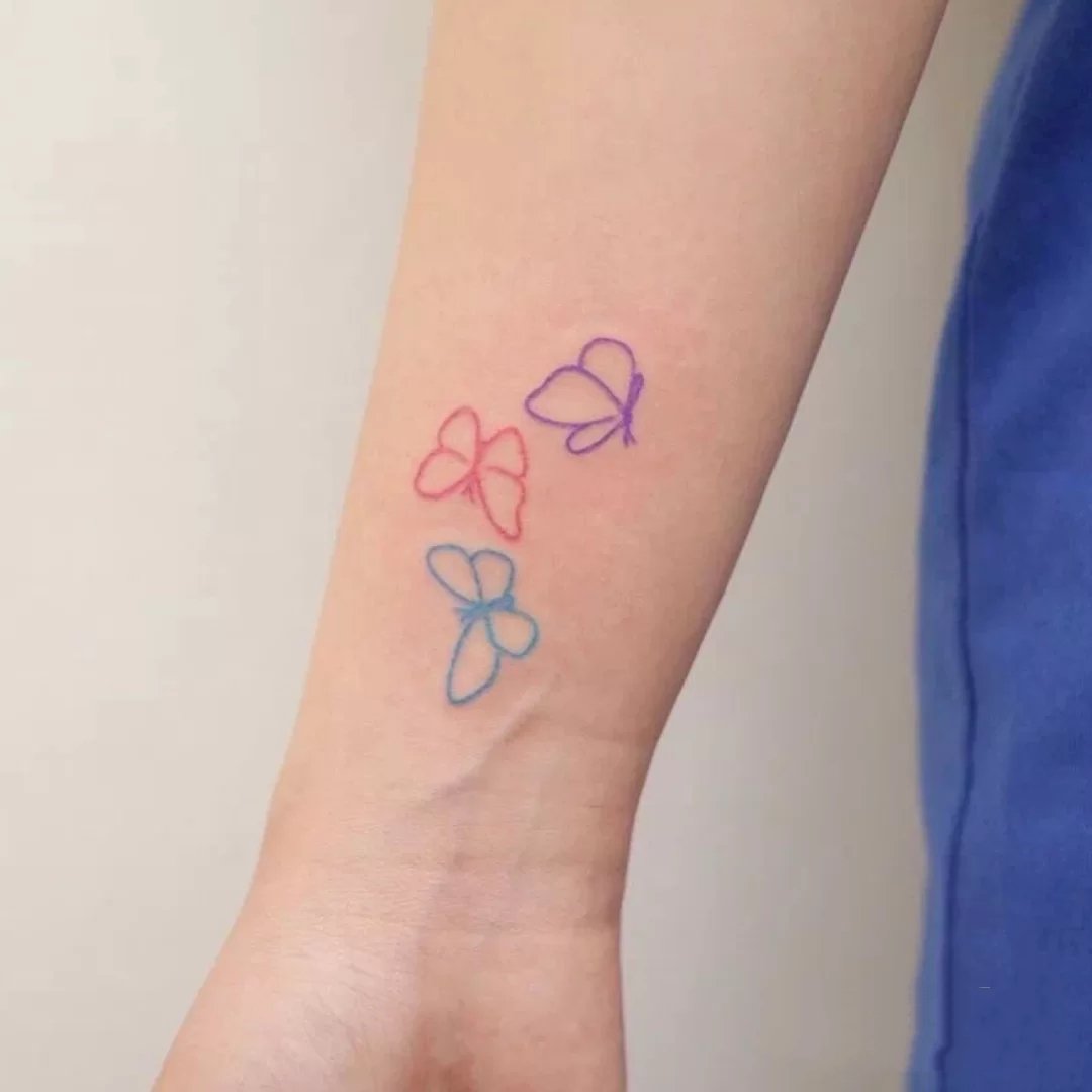 适合童真女生的9张彩色清新纹身图片