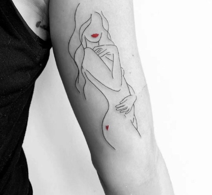 以红色作点缀的简约线条纹身图片9张