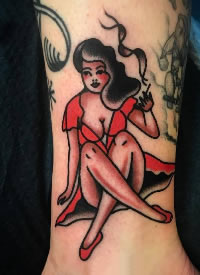 各种各样的oldschool女郎纹身图片9张