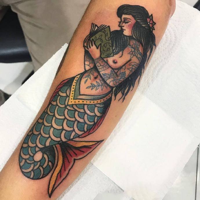 一组oldschool风格的美人鱼纹身图片
