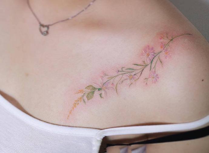 跟花有关的小清新纹身图片9张