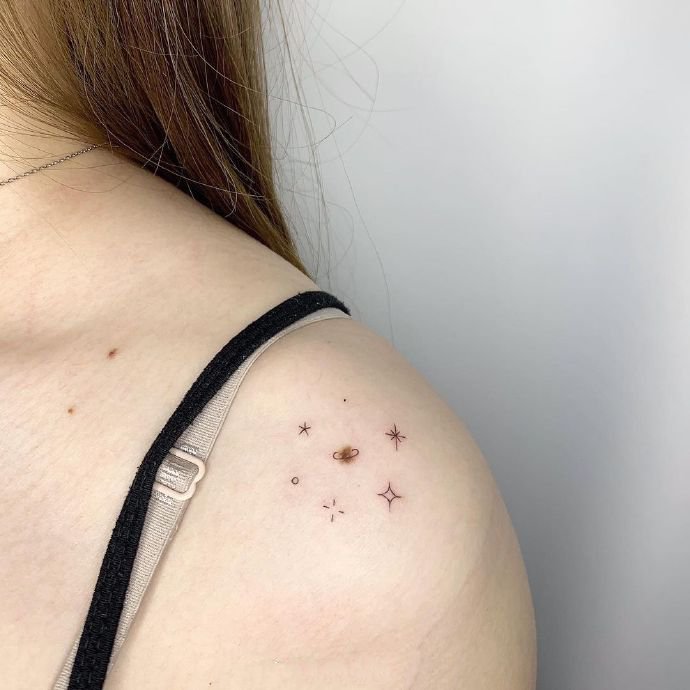 9张低调不易察觉的女生小清新纹身图片