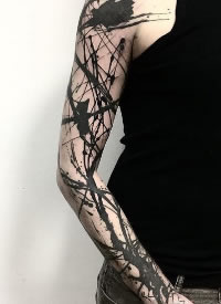 手臂上的一组黑灰水墨纹身图片