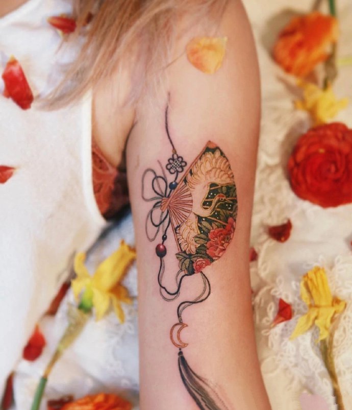 一组红色系的漂亮中国结纹身图片