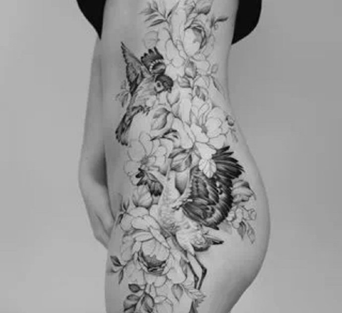 神秘美丽的素花纹身图片9张