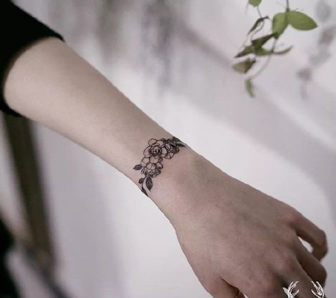 一组非常唯美的手环脚环纹身图片